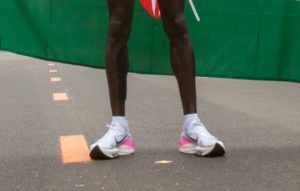 Chaussures de sport Marathon: la chaussure qui court trop vite fait débat
