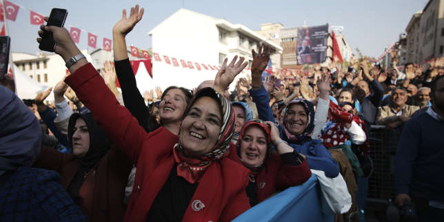 Ecole En Turquie, le président Erdogan propose un référendum pour garantir le port du voile
