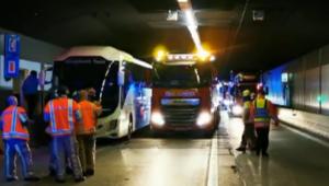 Enfant Deux bus transportant une centaine d’enfants entrent en collision avec un camion au nord du pays: six blessés