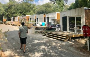 Camping La Baule : Face à la pénurie de logements, le tenting municipal transformé en village pour saisonniers
