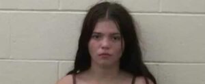 Enfant Arrêtée après avoir tiré les cheveux de son bébé de 2 ans et publié la scène sur Cyber web