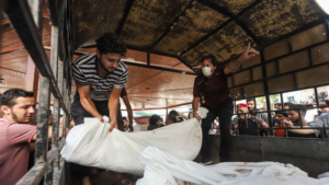 Enfant “Il a atterri sur des enfants et déchiqueté leurs corps” : un médecin raconte l’horreur de l’explosion à l’hôpital de Gaza