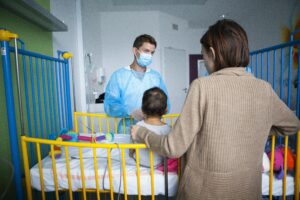 Enfant Pneumopathies chez les enfants : face à une «recrudescence inhabituelle», le ministre de la Santé tente de rassurer