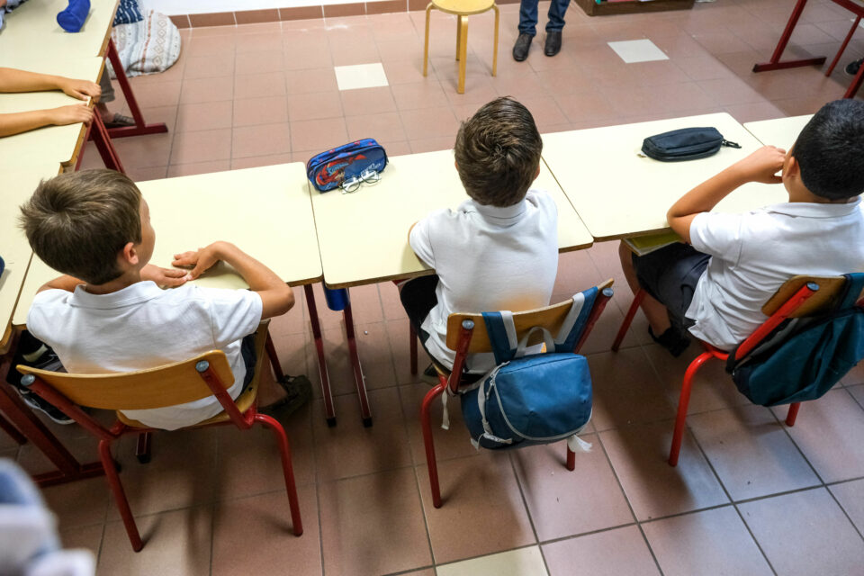 Ecole Polo, pantalon : à quoi devrait ressembler l’uniforme scolaire du XXIe siècle version Attal