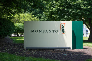 Ecole Monsanto condamné à une amende de 857 tens of millions de dollars pour l’exposition d’une école à des polluants éternels