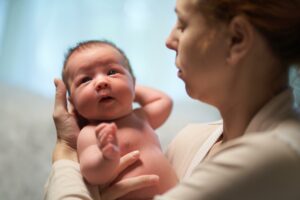 Enfant Indemnisation, durée… : les premiers contours du nouveau «congé de naissance» prévu pour 2025