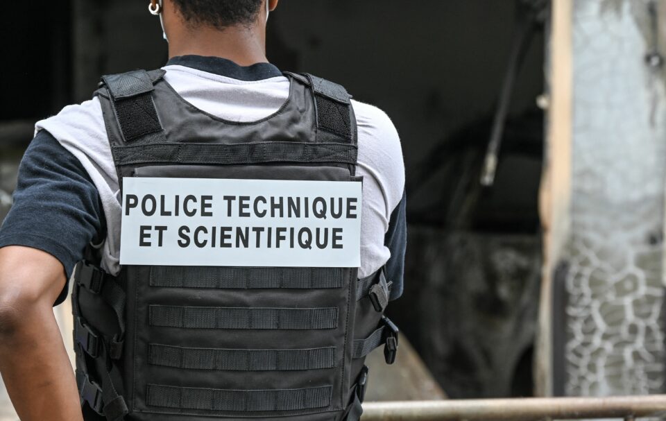Enfant Enfant porté disparu depuis 20 ans : des ossements découverts dans un jardin en Seine-Saint-Denis, la mère et le beau-père mis en examen pour meurtre